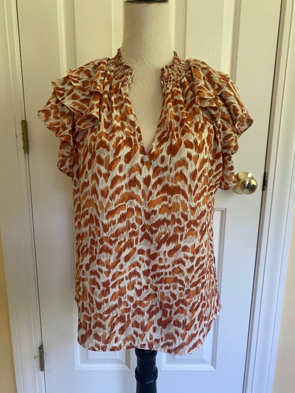DR2 gold white animal print flutter sleeveless shirt blouse sz S.